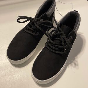 Old Navy Boys Shoes Size 2